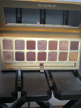 Sigma Ambiance Eyeshadow Palette – Warm Rose & Gold Shades